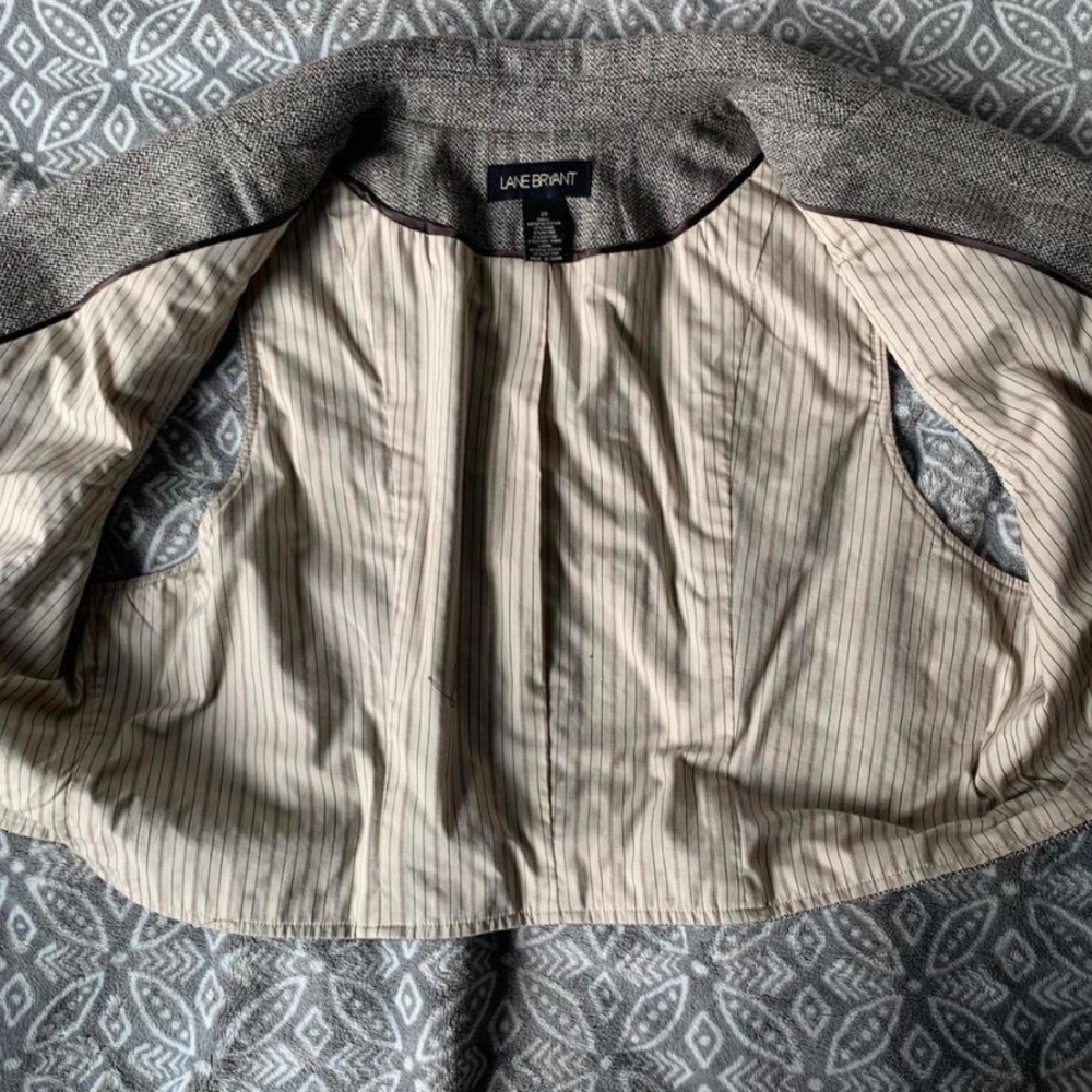 Vest - Picture 2 of 4